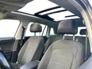 Volkswagen Tiguan 2.0 TSi DSG-aut. 4Motion Highline R-Line NL Auto | 11-2017 | Pano dak | Trekhaak | 20' | Stoelverwarming | Etc.