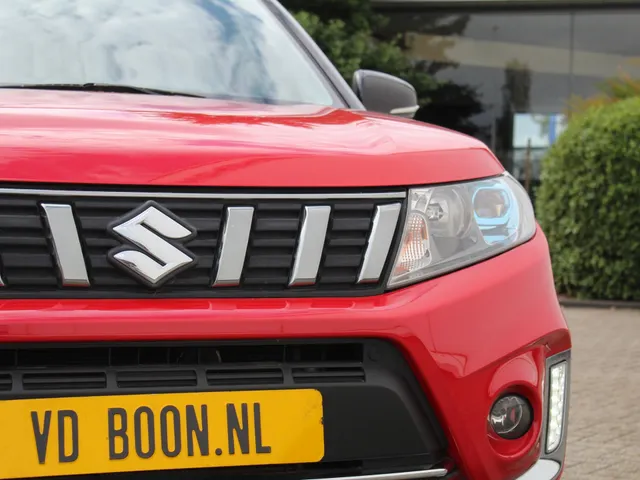 Suzuki Vitara 1.4 Boosterjet Style Automaat | Schuifdak | Trekhaak | Adap. Cruise | Camera | Lm-Velgen