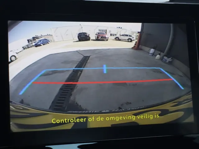 Toyota Aygo X 1.0 VVT-i MT Play Allseason banden | Armsteun