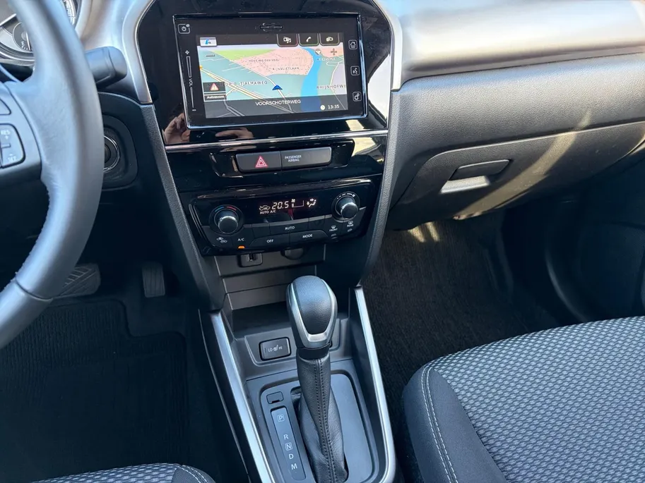 Suzuki Vitara 1.5 Hybrid Select *Automaat*Navi+Camera*Climate Control*LM. Velgen*Parc Assist*Zeer nette auto!
