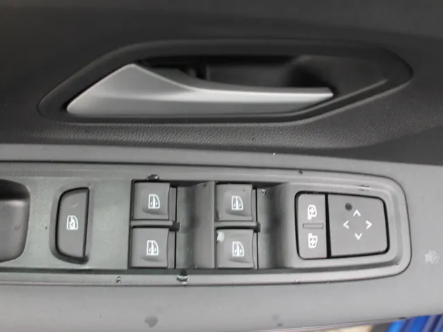 Dacia Sandero Stepway 1.0 TCe 100 PK ECO-G Extreme | Glazen schuifkanteldak | 4 seizoensbanden | Stoelverwarming voor | Pack assist | nog 2 jaar * fabrieksgarantie |