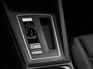 Volkswagen Golf 1.0 eTSI 110pk DSG Life · Camera · Apple/Android Car Play · Sfeerverlichting · P-Sensoren · Navigatie · 16'' Inch · Garantie t/m 04-02-2028 of 100.000km  · EXTRA INRUILKORTING ·