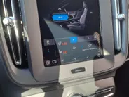 Volvo XC40 2.0 B3 Essential AUTOMAAT | Stuur/stoelverwarming | Adaptieve Cruise | Camera | Sensoren | Dode hoek | Apple Carplay/Android Auto