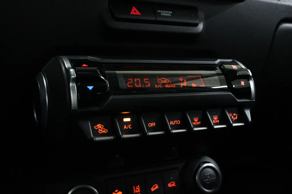 Suzuki Ignis 1.2 Smart Hybrid Allgrip Style / Stoelverwarming / Keyless / Camera / Navi. / Trekhaak /