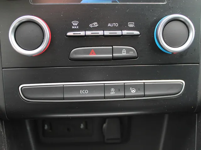 Renault Mégane Estate 1.3 TCe 160 PK Bose | Trekhaak | Bose geluid | Camera achter | Wit metallic |