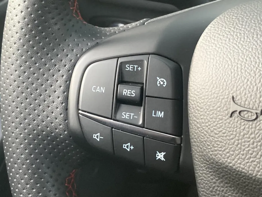 Ford Focus 1.0 EcoBoost Hybrid 125 pk ST Line Wagon SYNC4  Groot Navigatie touchscreen -Winter Pack-Parkeersensoren voor en achter