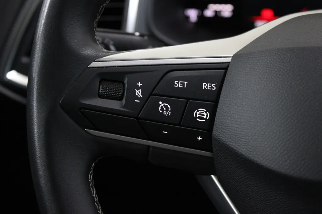 SEAT Ateca 1.5 TSI Style Business Intense / NAVIGATIE / CAMERA / APPLE CARPLAY / ANDROID AUTO / FULL LED /