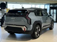 Kia EV3 Plus Advanced 58.3 kWh | NU IN DE SHOWROOM, MAAK NU EEN PROEFRIT!  Private Lease vanaf €429,- p.m. | Gratis Metallic Lak t.w.v. €750,- | Kia Financial lease met 2,99% Rente | 408Km WLTP | Navigatie | Adaptieve cruisecontrol | Stoel en stuur verwarming | K