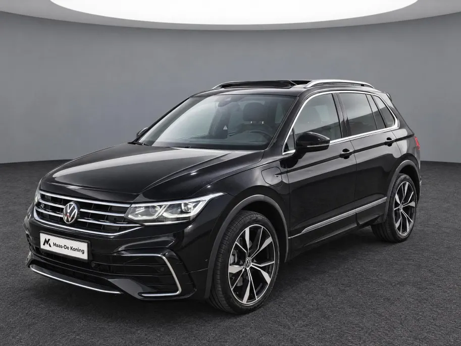 Volkswagen Tiguan 1.4 TSI eHybrid R-Line Business+ · Panoramadak · Trekhaak · 360°Camera · Apple/Android Car Play