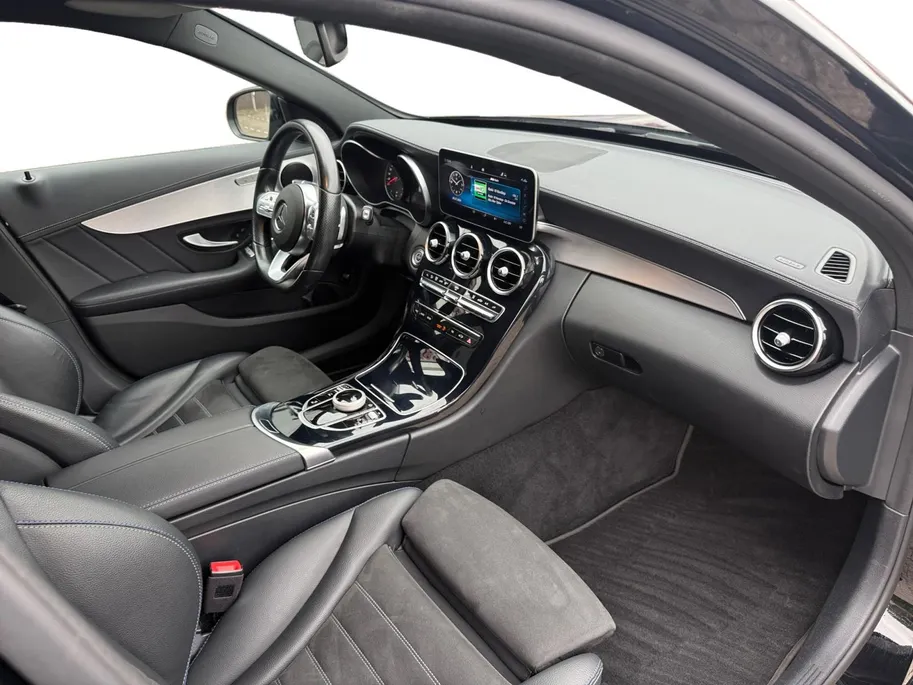 Mercedes-Benz C-Klasse Estate 300 e | Apple Carplay/Android Auto | Verwarmbare Voorstoelen | Privacy Glass | Climate Control | DAB | 12 maanden garantie |