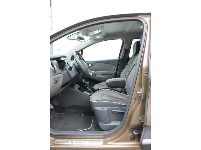 Renault Captur 1.2 TCe 120 PK Barista | Automaat | Stoelverwarming voor  | lederen bekleding | Camera achter |