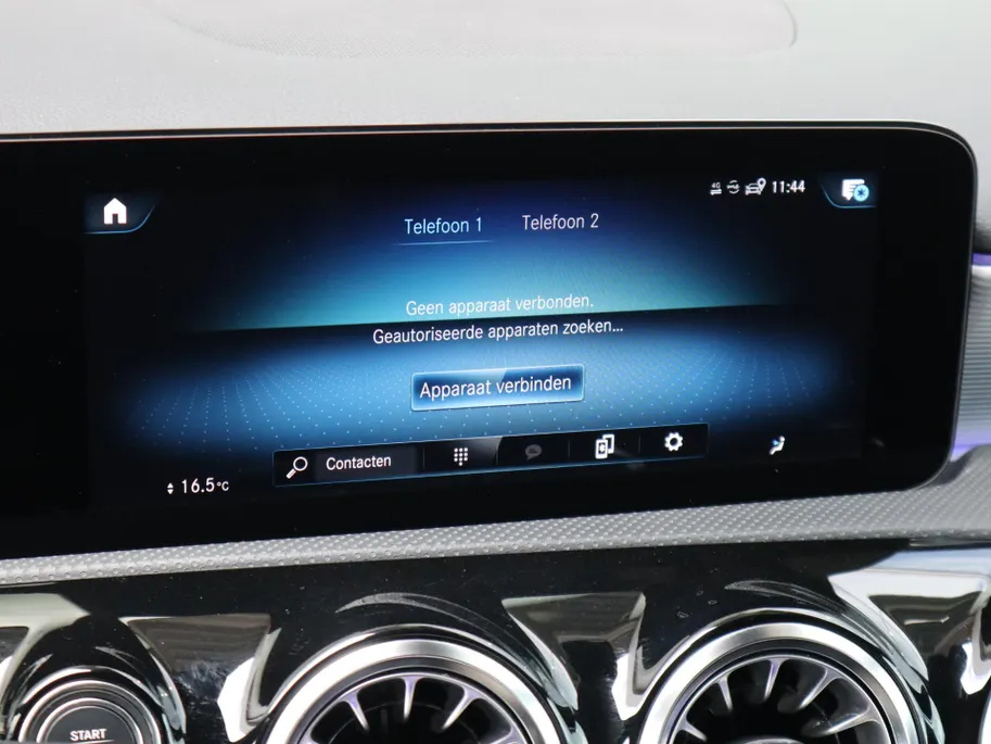 Mercedes-Benz A-Klasse 250 e AMG Line | HUD | Multispaak | LED | Navigatie | Camera | Automaat
