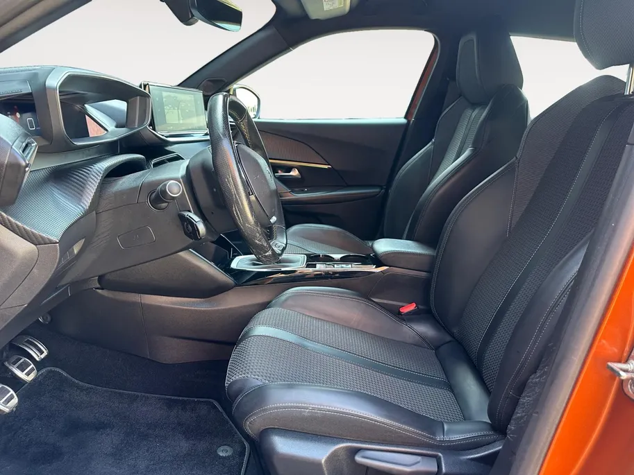 Peugeot 2008 1.2 PureTech GT-Line | 360 Camera | Navigatie | Cruise & Climate Control | Apple Carplay & Android Auto | 3D Cockpit | Dodehoek Detectie | 12 Maanden BOVAG Garantie