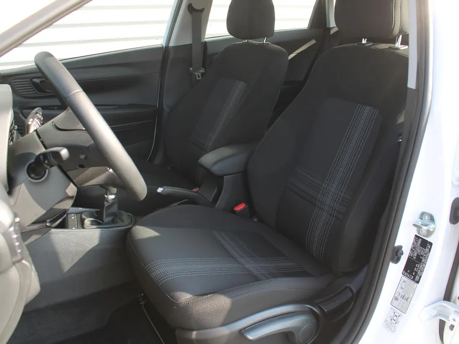 Hyundai i20 1.2 MPI Comfort | BTW Auto | Stuur-/stoelverwarming | Camera | Navi | Apple Carplay | Android Auto | Cruise | 16' LM | All seasons | Airco |