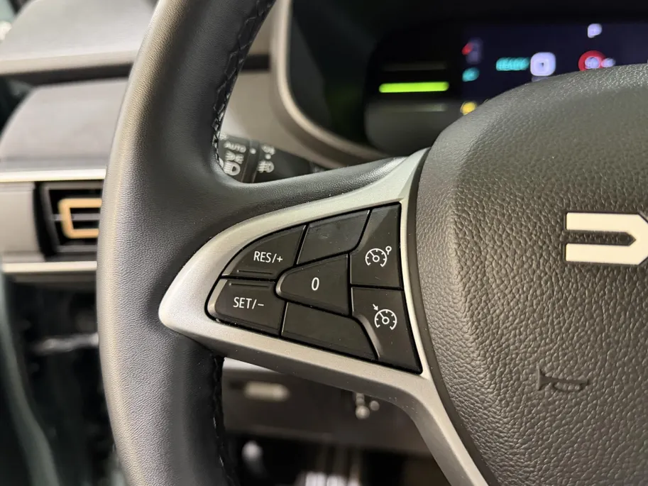Dacia Jogger 140PK Hybrid Extreme 7p. Automaat | 7 Zitplaatsen | Camera | Parkeersensoren | Apple CarPlay/Android Auto | Digital Cockpit | Cruise Control | Lichtmetalen Velgen | Licht & Regen Sensor | Full LED |