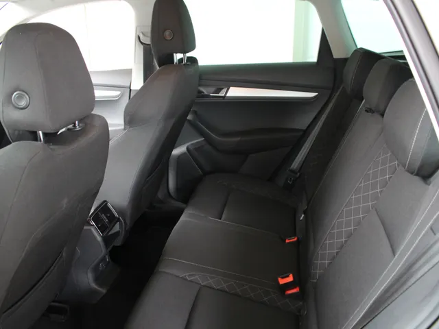 Škoda Karoq 1.0 TSI Business Edition Navigatie | climate Control | Stoelverwarming |