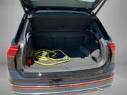 Volkswagen Tiguan 1.4TSIeHybrid/150PK R-Line Business+ · Panoramadak · Leder · Trekhaak · Camera · Apple/Android Car Play