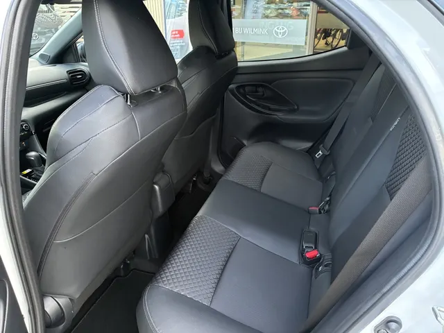 Toyota Yaris 1.5 Hybride Executive | Bi-Tone | Pdc (12367km)