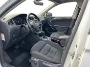 Volkswagen Tiguan 2.0 TSi DSG-aut. 4Motion Highline R-Line NL Auto | 11-2017 | Pano dak | Trekhaak | 20' | Stoelverwarming | Etc.