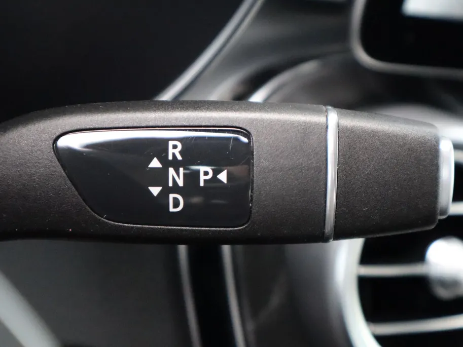 Mercedes-Benz GLC 300e 4MATIC Premium Plus l Trekhaak l Panoramadak l stoelverwarming