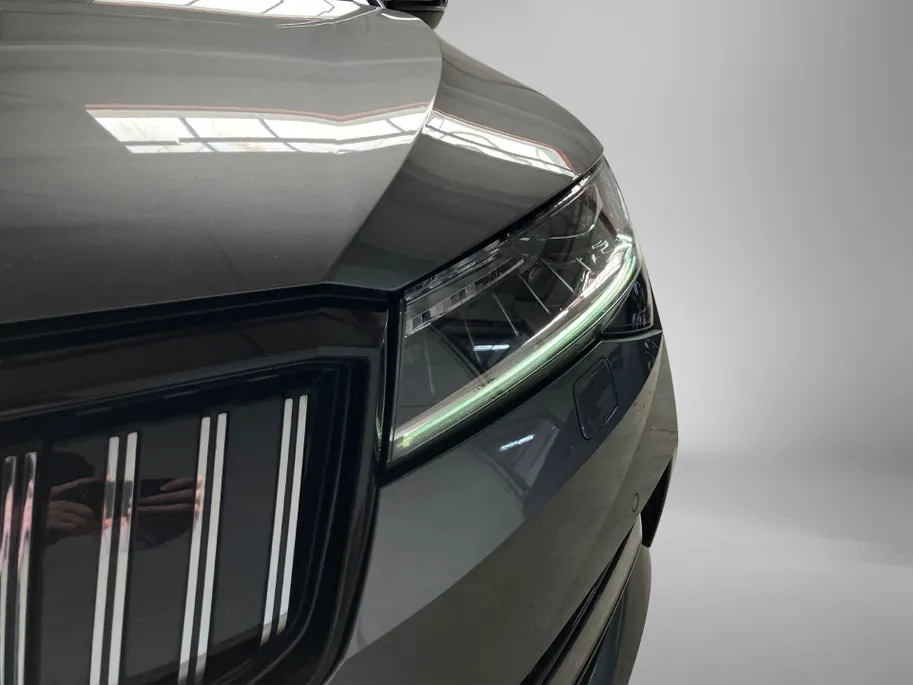 Škoda Superb 1.4PHEV 218PK Sportline DSG · Panoramadak · Trekhaak · Camera + Parkeersensoren · Stoelverwarming  voor & achter ·