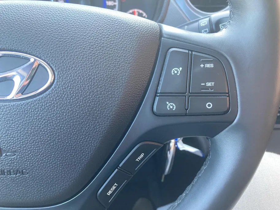 Hyundai i10 1.0i Premium | Stoel- stuurverwarming | Navi | PDC