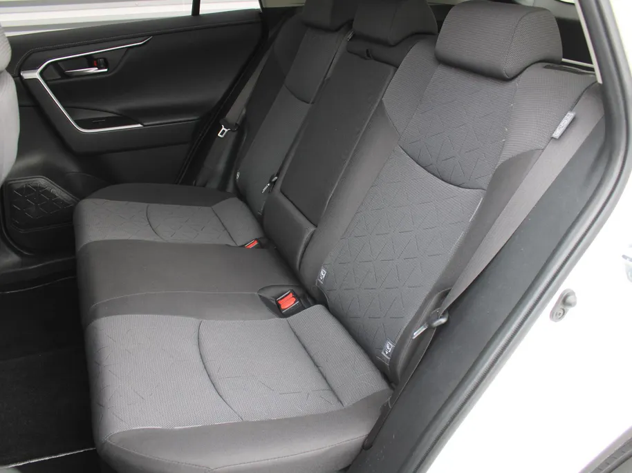Toyota RAV4 2.5 Hybrid AWD Dynamic | 18' LM | Trekhaak | Camera binnenspiegel | 360 Camera | Cruise adapt. | Dodehoek detectie | Elek. achterklep | LM winterset |
