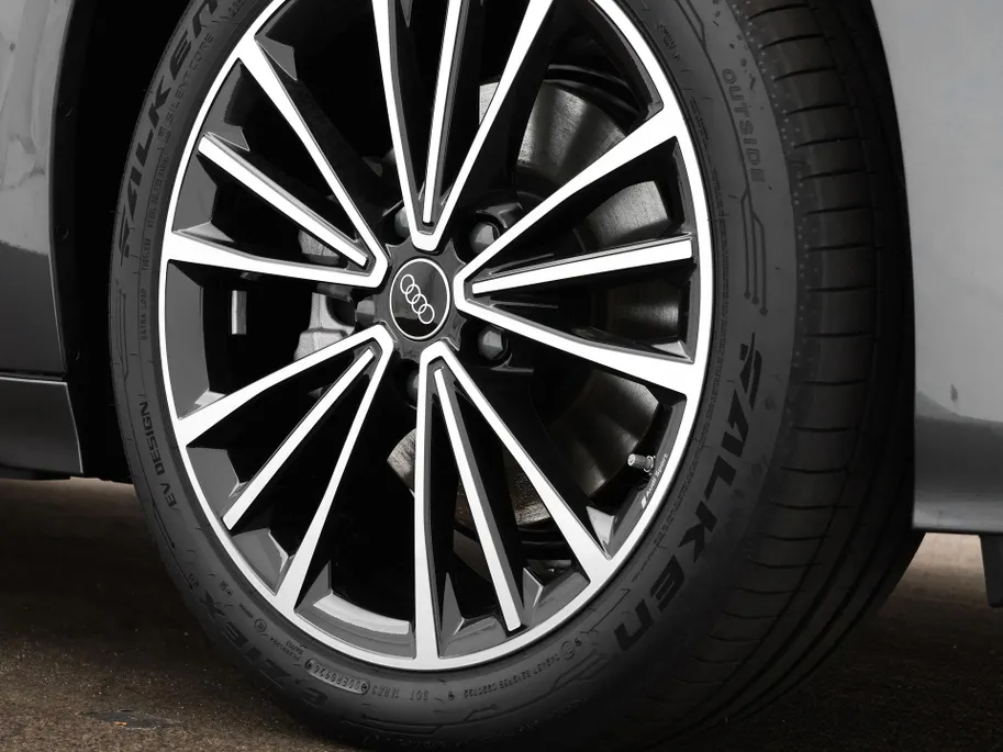 Audi A6 e-tron S edition 83 kWh 286 PK · Trekhaak elek. wegklapbaar · Zwarte lederen sportstoelen · Optiekpakket zwart