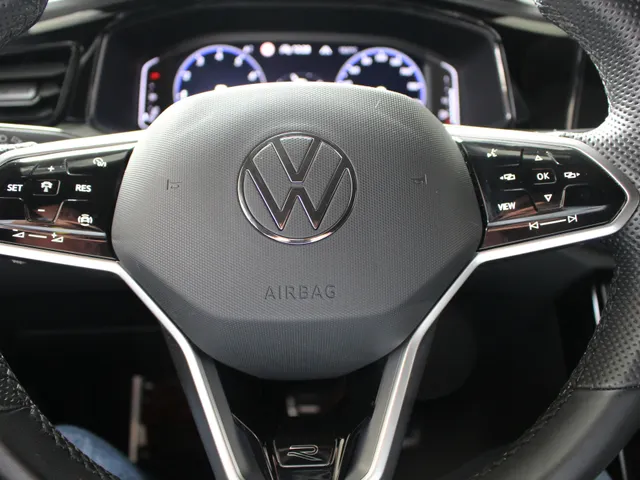 Volkswagen T-Roc 1.5 TSI R-Line DSG Automaat Blackstyle Navigatie | Climate Control | El. Achterklep | Camera | 4-Seizoenen banden