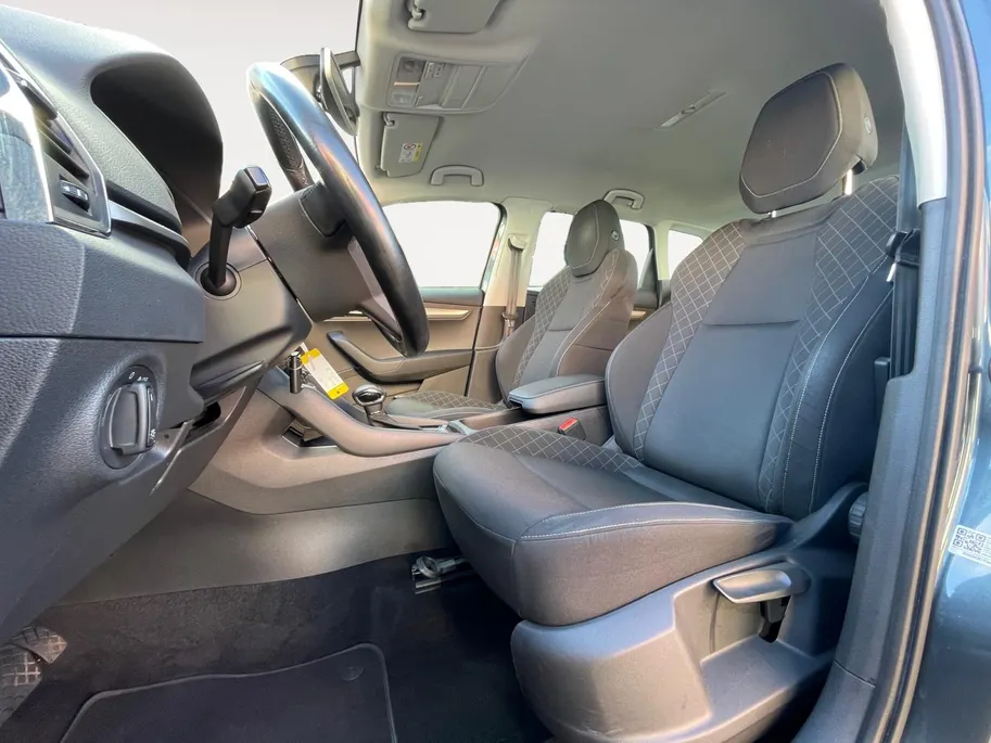 Škoda Karoq 1.0 TSI Ambition Business DSG-Automaat| Wegklapbare trekhaak| Navi| Cruise Control| Climate control| Parkeersensoren v+a|