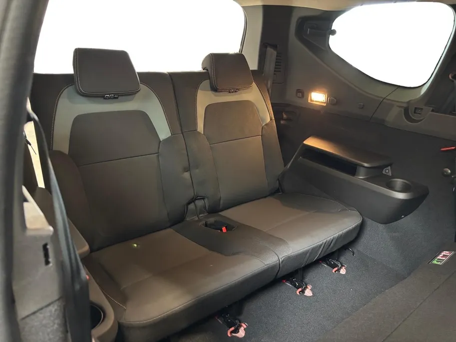 Dacia Jogger 1.8 hybrid 155 limited edition 7p. AUTOMAAT NAVI AIRCO CAMERA CRUISE CONTROLE APPLE CARPLAY ANDROID AUTO LM VELGEN 7 STOELEN !!LET OP RIJDENDE DEMO VRAAG NAAR ACTUELE KMSTAND!!!