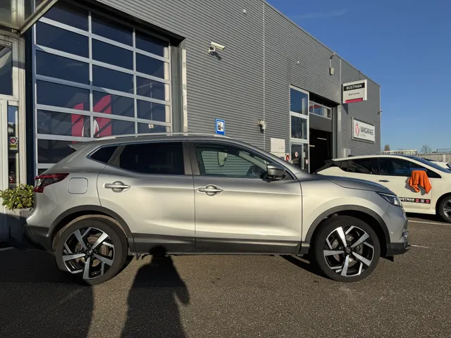 Nissan QASHQAI 1.3 DIG-T Tekna Panoramadak. Trekhaak afneembaar (1.300kg)