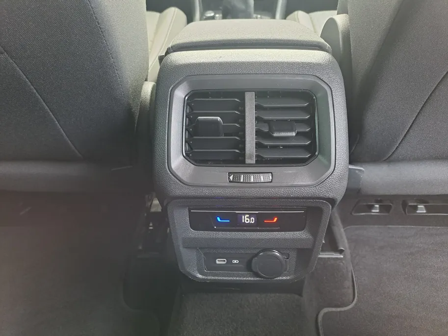 Volkswagen Tiguan 1.5 TSI Life Business | Cruise control adaptief | Navi | Camera | Apple carplay | Andriod Auto