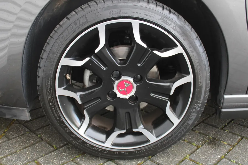 DS DS 3 1.2 PureTech Performance Line | Automaat | Navi | Trekhaak | Clima | 17' LM Velgen | Camera |