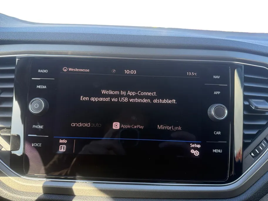 Volkswagen T-Roc 1.5 TSI Sport | Automaat | Apple Carplay/Android Auto | Trekhaak | Navigatie | Climate Control | Cruise Control | DAB | Goed Onderhouden