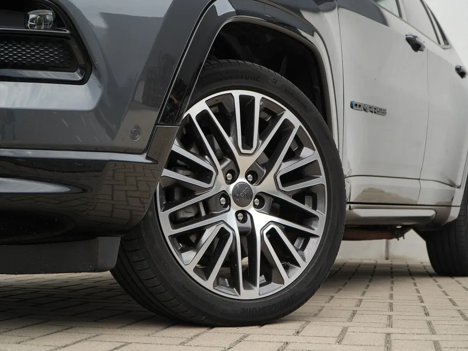 Jeep Compass 4xe 240 PK Hybrid Summit | Pano | Safety | 360cam | 19'
