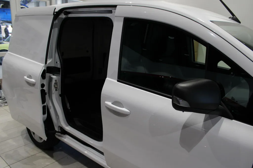 Nissan Townstar N-Connecta L2 44 kWh Nissan TOWNSTAR N-Connecta L2 45 kWh | 22% VOORRAAD KORTING | TREKVERMOGEN 1500KG | APPLE CAR/ANDROID AUTO | ECO LEDER |