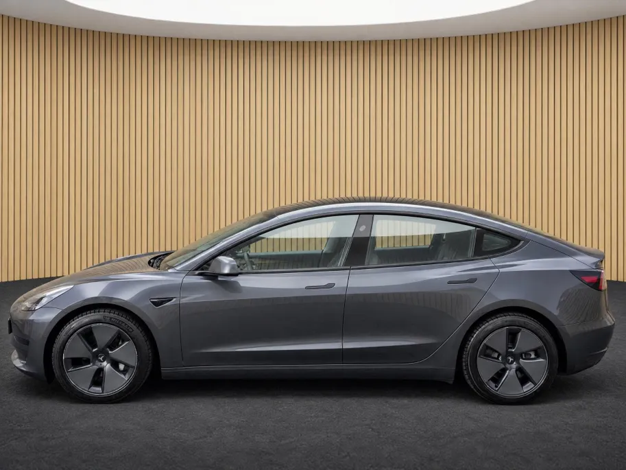 Tesla Model 3 Standard RWD Plus 60 kWh 90% SOH | 12 maanden BOVAG | Stoelverwarming | Groot scherm |