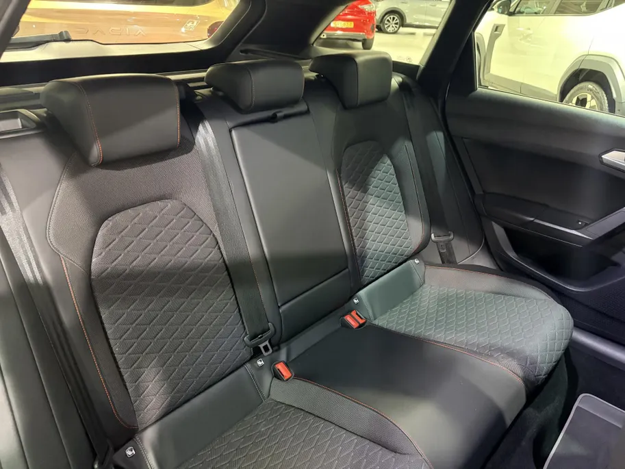 SEAT Leon Sportstourer 150PK 1.5 TSI FR Business Intense | Navigatie | Cruise Control Adaptief | Climate Control | Apple Carplay/Android Auto | Camera | Parkeersensoren | Lichtmetalen Velgen | Licht & Regen Sensor |