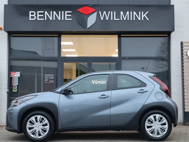 Toyota Aygo X Hybrid 115 play | Camera | Apple/Android Carplay