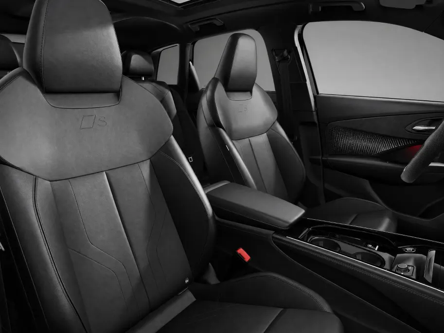 Audi Q3 1.5 200kW e-hybrid S edition 272 PK · Tech plus · Trekhaak Elek. wegklapbaar · Glazen panoramadak