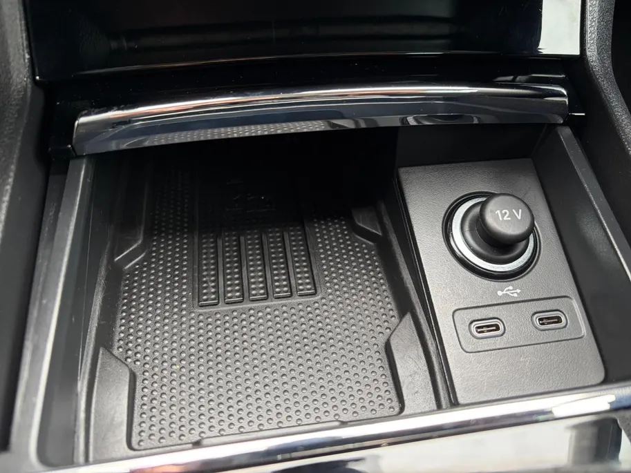Škoda Karoq 1.5 TSI ACT Business Edition *Automaat*Navi via Carplay*Camera*Parkeersensoren*Climate Control*Keyless*Cruise Control*LM.Velgen*Zeer nette auto!