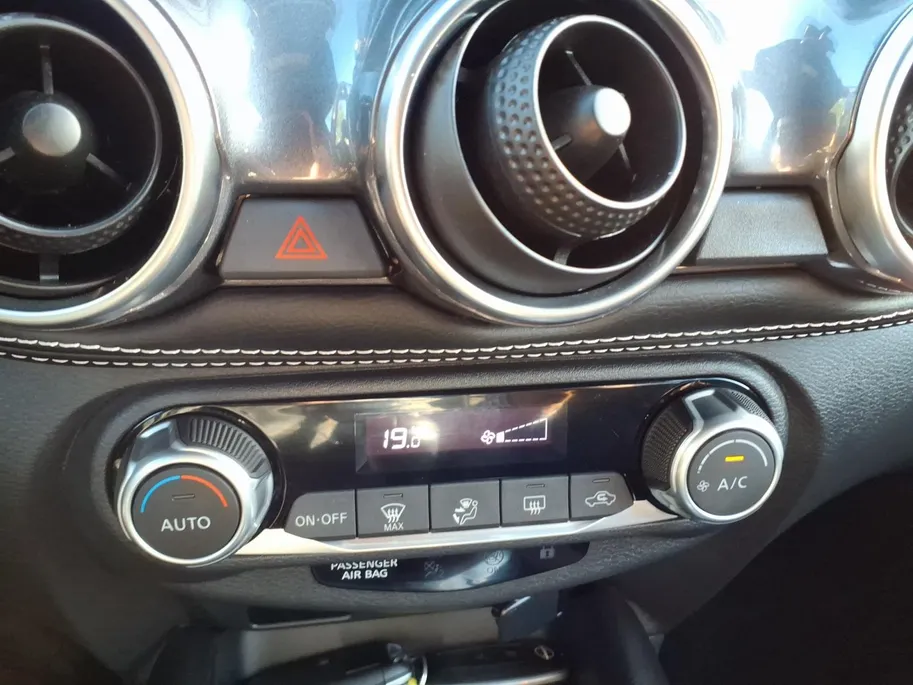 Nissan Juke 1.0 DIG-T N-Connecta Apple Carplay/Android Auto , climate , cruise , camera , zwarte velgen , parkeersensor , tel , usb .
