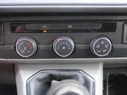 Volkswagen Transporter 2.0 TDI L2H1 28 Comfortline | 3-zits | Airco | Cruise | PDC | Apple Carplay | Android Auto | Volledig betimmerd |