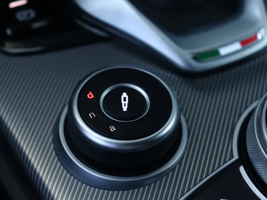 Alfa Romeo Stelvio 2.0 Turbo 280 PK AWD Veloce | Navi | Carplay | Driver | 20'