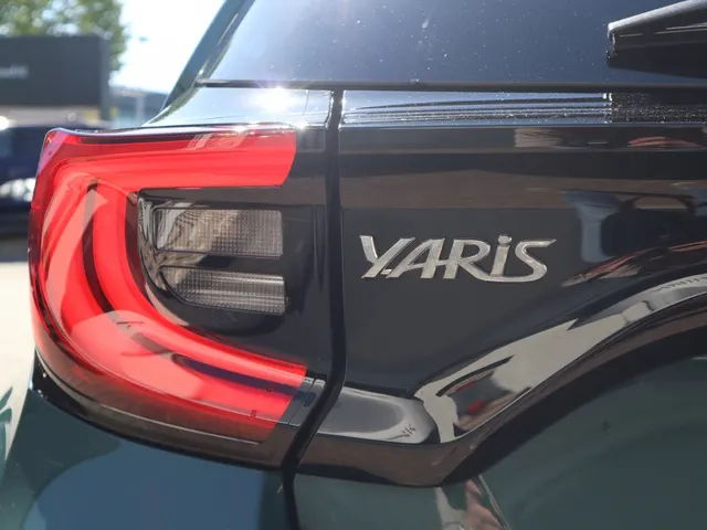 Toyota Yaris Hybrid 130 Executiv | Stoelverwarming | Modeljaarvoordeel €3.500