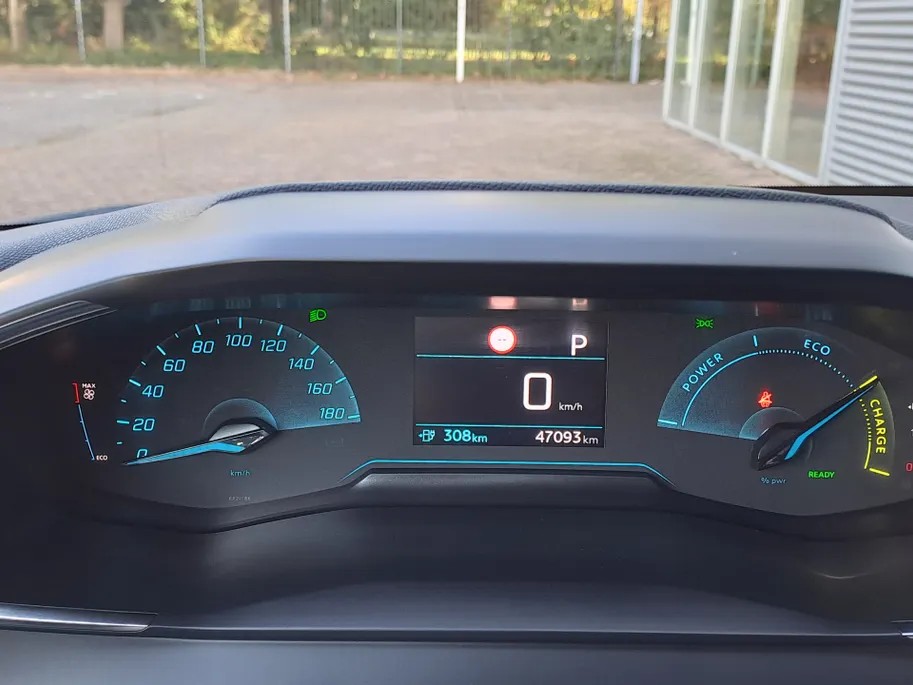 Peugeot e-208 EV Active Pack 50 kWh | Cruise control | Navigatiesysteem | Keyless start | DAB | LM Velgen | 100% Elektrisch | SOH 95,6 %
