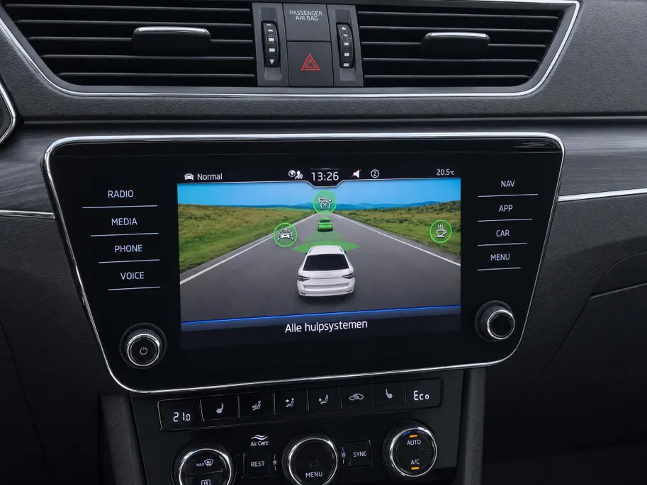 Škoda Superb Combi 1.4 TSI iV 218pk DSG Business Edition Plus · Camera · Inklap. Trekhaak · Stoelverwarming · Keyless · ACC · Apple/Android Car Play · Garantie t/m 17-06-2028 of 100.000km