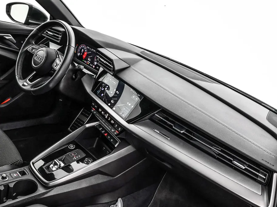 Audi A3 Sportback 35 TFSI 150pk S-Tronic S Edition · Camera · Apple/Android Car Play · Stoelverwarming · Parkeer assistent · Sportstoelen · Garantie t/m 13-06-2027 of 100.000km