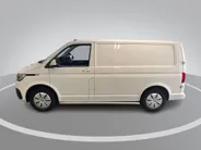 Volkswagen Bedrijfswagens Transporter 2.0 TDI L1H1 28 · Camera · Trekhaak · Apple/Android Car Play · Navigatie · Cruise Control · Vloerplaat · 16'' Inch · Garantie t/m 01-04-2028 of 100.000km